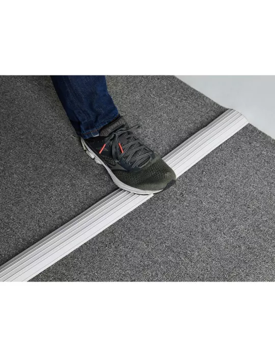 MULTIBRACKETS 6145 Boden-Kabelabdeckung Multibrackets Floor Cable Cover PVC Weiß - 10m MULTIBRACKETS MUL6145 | MusicGoodDeal
