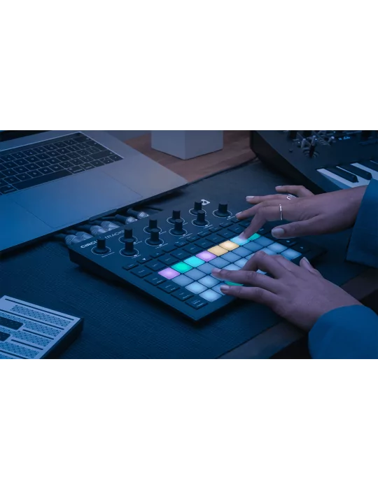  NOVATION CIRCUIT-TRKS Groove box with RGB matrix|MusicGoodDeal 