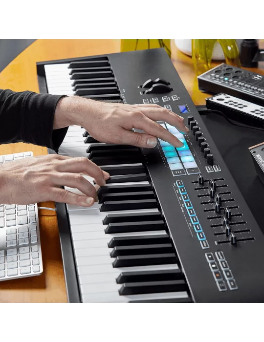  NOVATION LAUNCHKEY-88-MK3 Mk3 - 88 Key Semi-Weighted Master Keyboard|MusicGoodDeal 