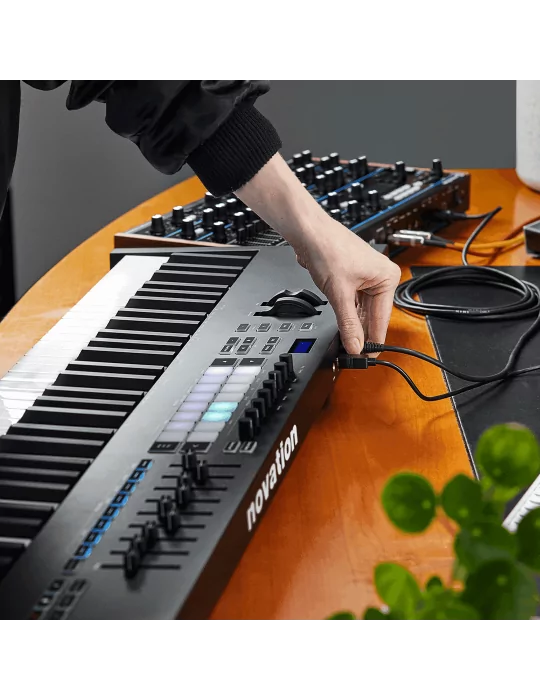  NOVATION LAUNCHKEY-88-MK3 Mk3 - 88 Key Semi-Weighted Master Keyboard|MusicGoodDeal 