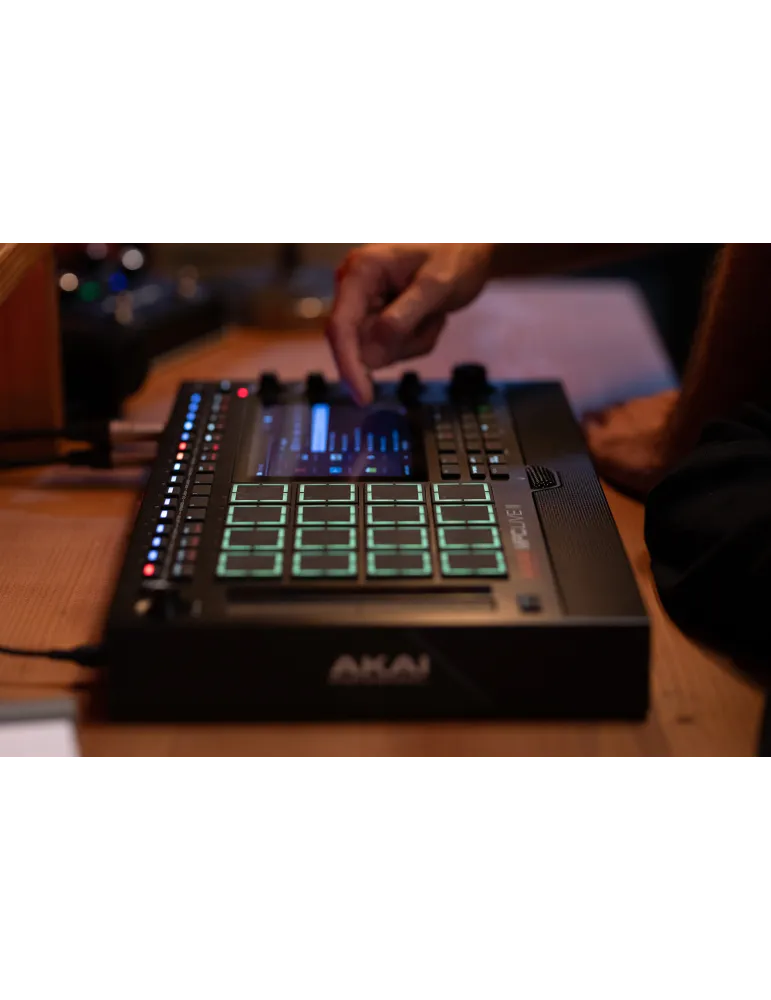 AKAI PROFESSIONAL MPC-LIVE3 | MusicGoodDeal