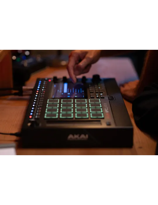 AKAI PROFESSIONAL MPC-LIVE3 | MusicGoodDeal