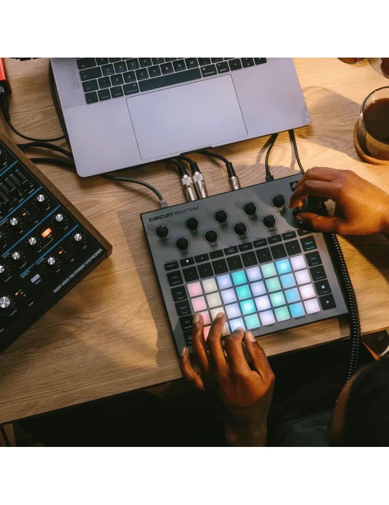  NOVATION CIRCUIT-RTM Drumcomputer mit RGB-Matrix|MusicGoodDeal 