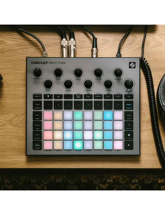  NOVATION CIRCUIT-RTM Drumcomputer mit RGB-Matrix|MusicGoodDeal 